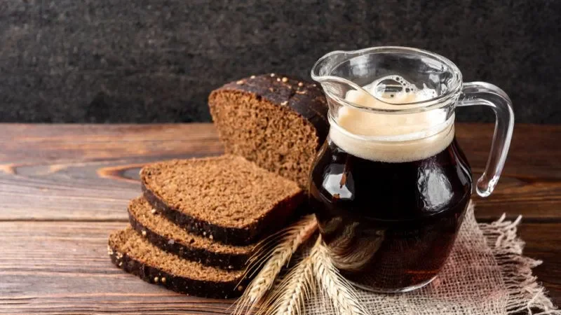 Glass of traditional kvass made from fermented rye bread, a time-tested option among the best probiotic drinks.