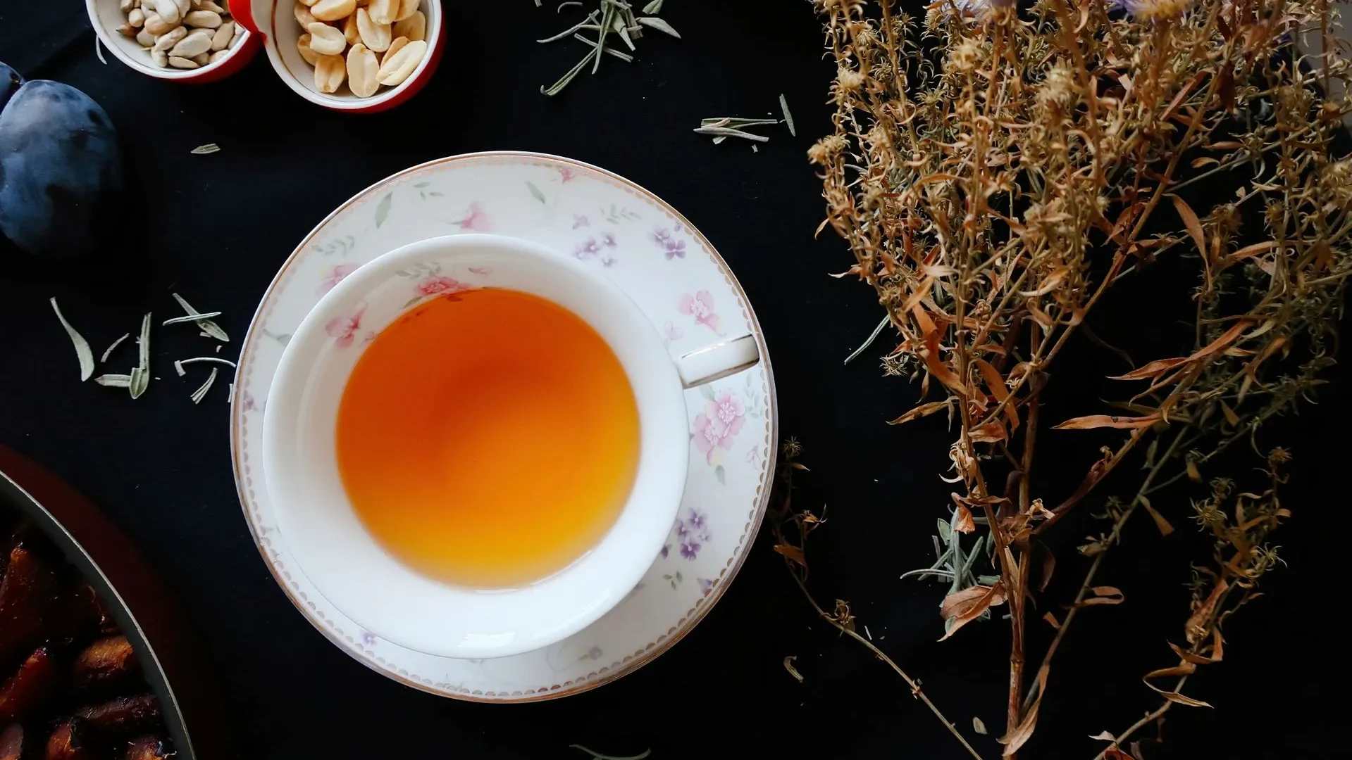 Cups of fennel and licorice root tea, traditional herbal drinks for gut health that help reduce gas and support the gut lining.