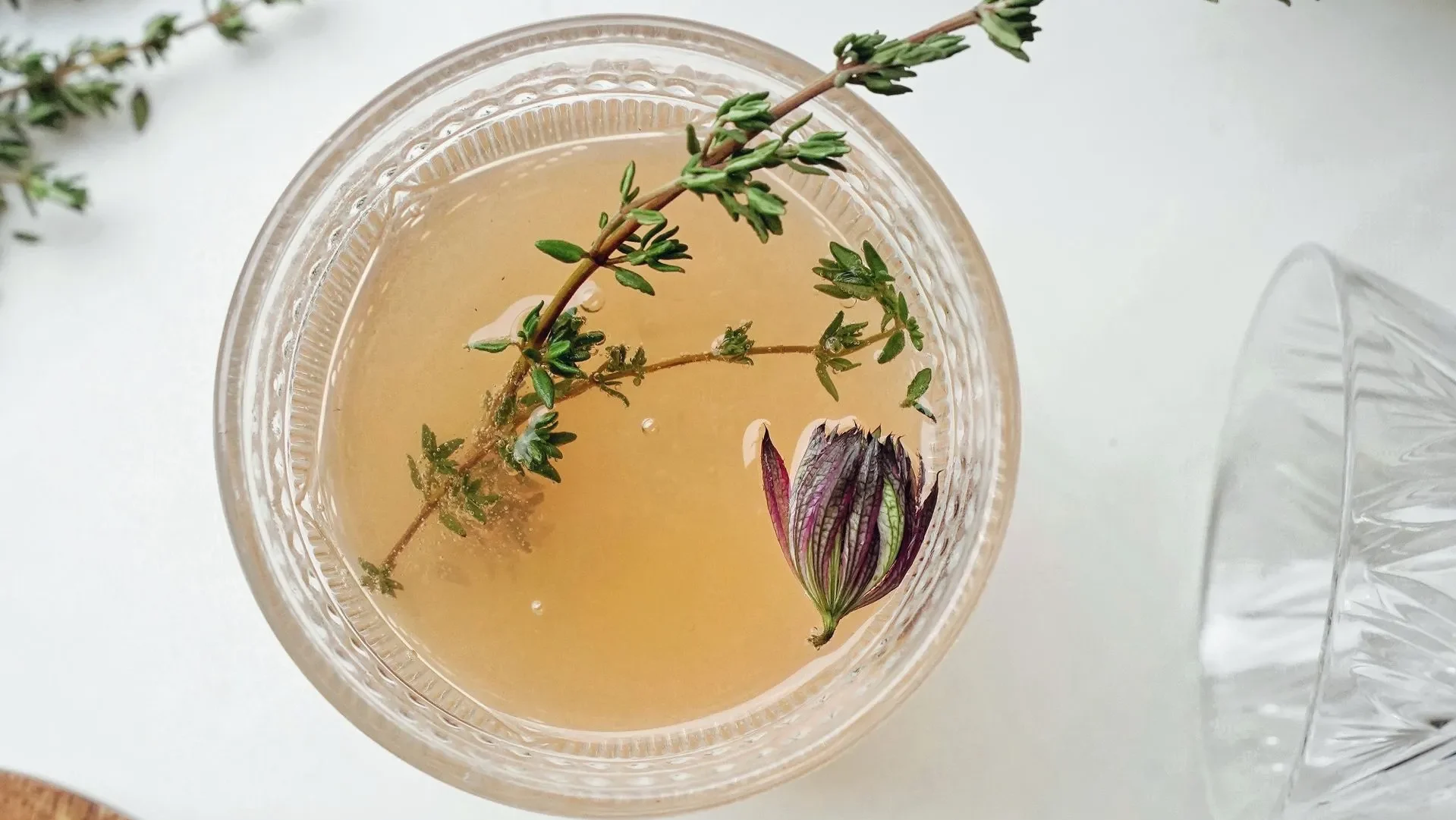 Mugs of ginger, peppermint, fennel, and licorice teas, representing soothing herbal tea options among the best drinks for gut health.