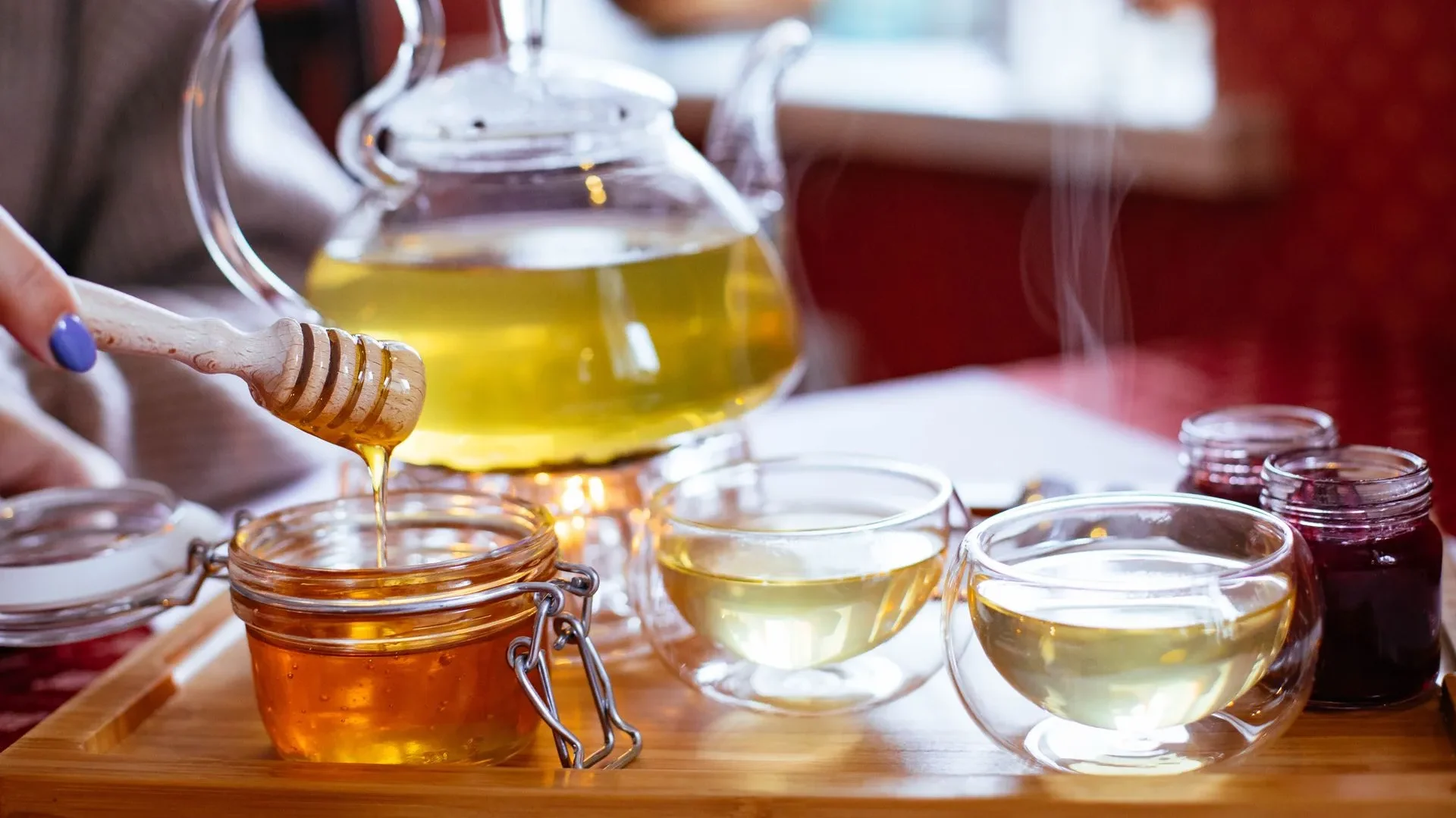 Glass of jun tea brewed with green tea and honey, a delicate alternative in the best probiotic drinks lineup.