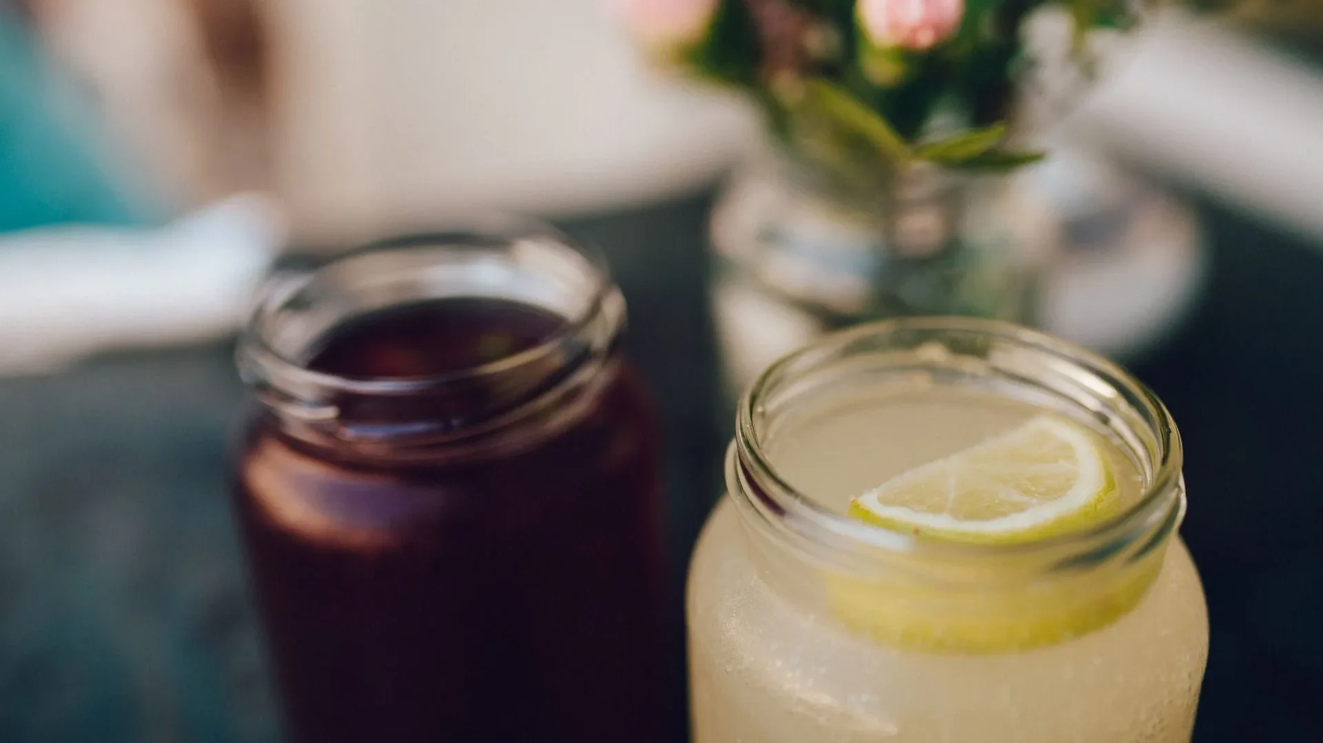 Diagram of kombucha's organic acids—acetic, gluconic, and lactic—supporting digestion and gut environment, expanding kombucha benefits for gut health beyond probiotics.